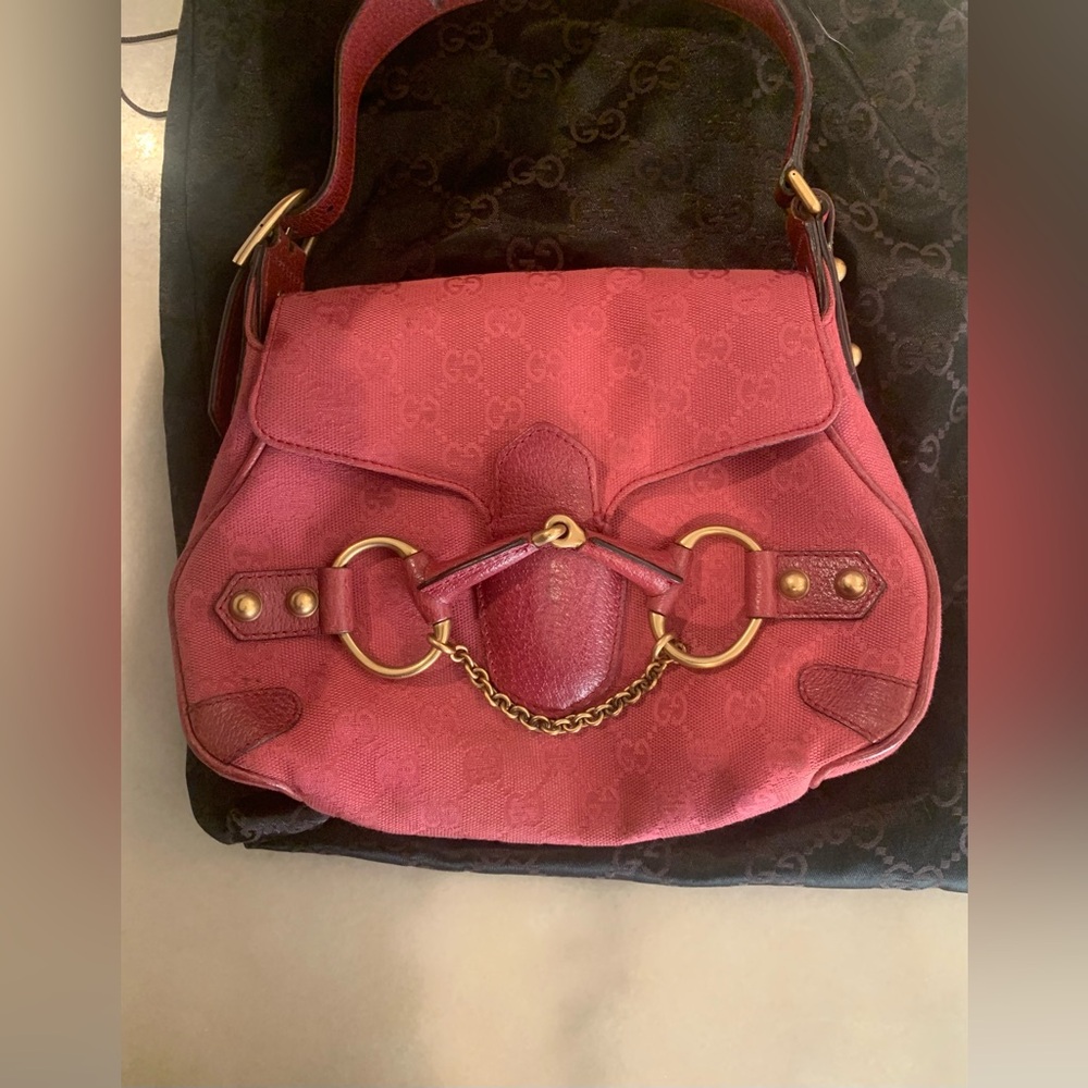 GUCCI 
Vintage Monogram Horsebit Chain Flap Bag Fuchsia